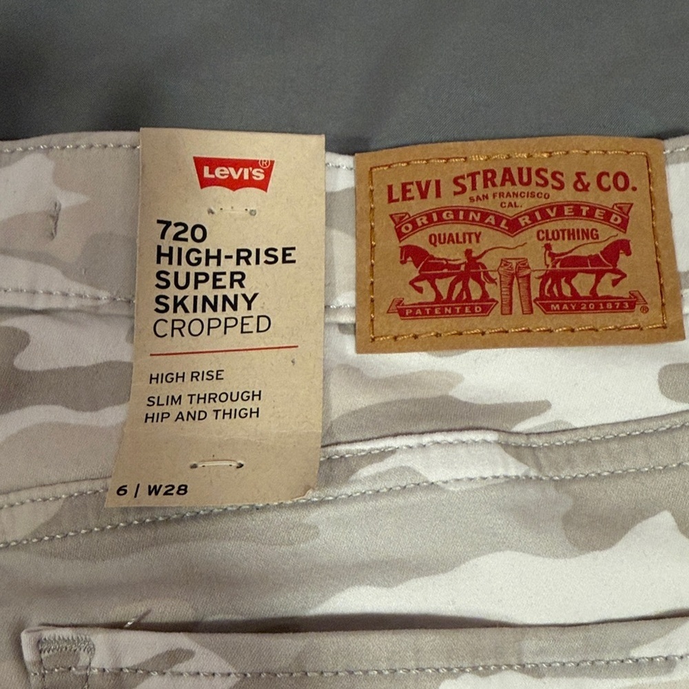 Levi's Beige Camo Pants - Picture 2 of 11